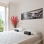Apartman Guesthost - With Balcony & Parking! Ossuccio